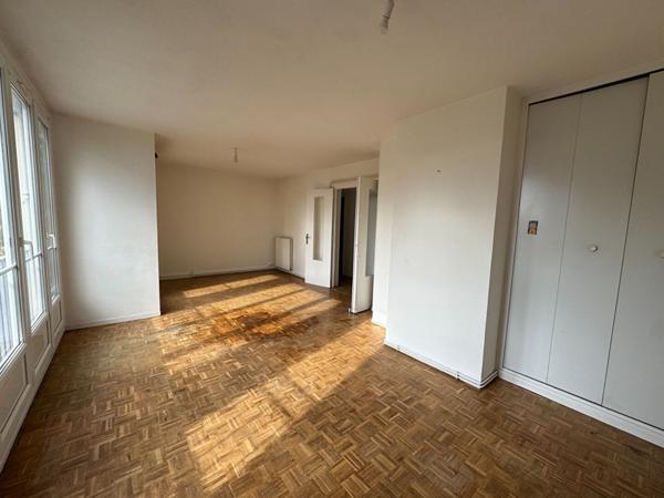RENNES : quartier BOURG L'EVESQUE - appartement T4 lumineux - balcon