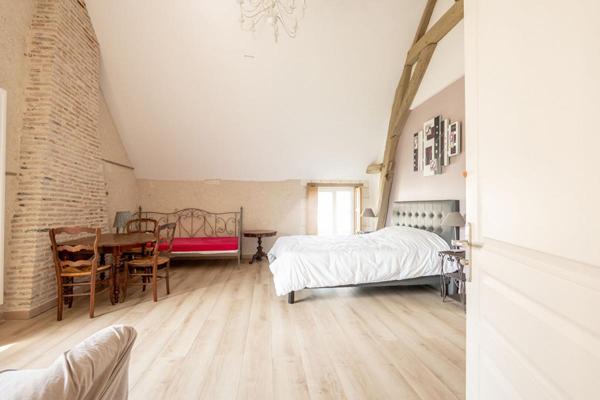 LIEUX UNIQUES ® PROPRIÉTÉS PRIVÉES PROPOSE TRÈS JOLI BÂTISSE-MOULIN DE 240 M² À BLÉRÉ (37) SUR 2.90 HA