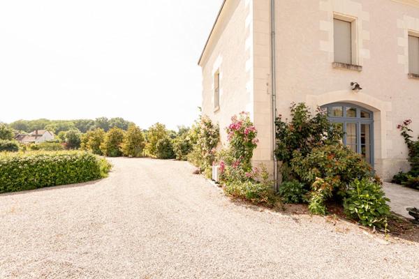 LIEUX UNIQUES ® PROPRIÉTÉS PRIVÉES PROPOSE TRÈS JOLI BÂTISSE-MOULIN DE 240 M² À BLÉRÉ (37) SUR 2.90 HA