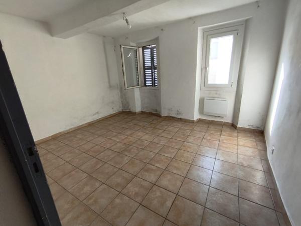 Appartement à GONFARON (83590)