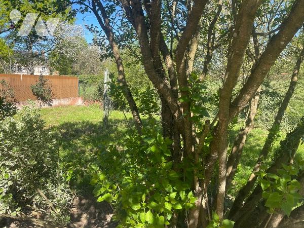Pavillon de plain-pied avec jardin et garage