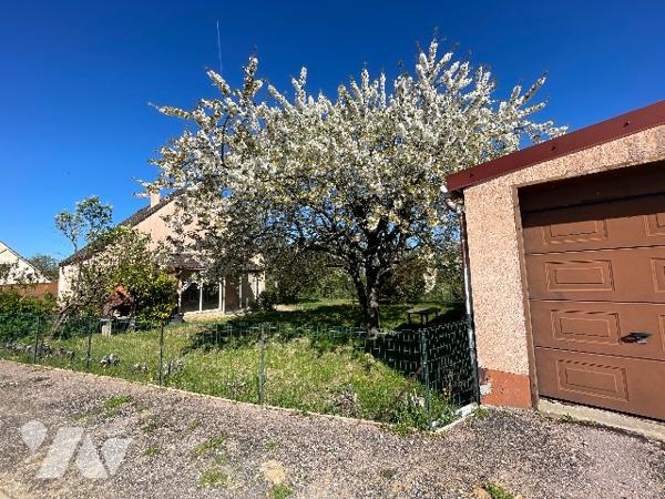 Pavillon de plain-pied avec jardin et garage