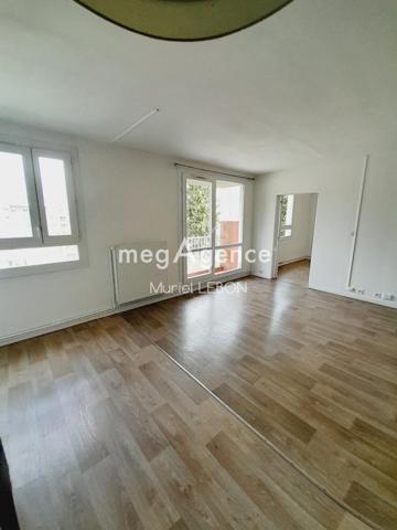 Appartement à FOUGERES, 35300 - 5 pièces 78m²
