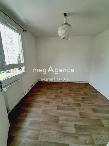 Appartement à FOUGERES, 35300 - 5 pièces 78m²