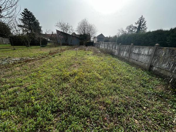 Terrain constructible de 565 m² (non viabilisé) – Entièrement clôturé
