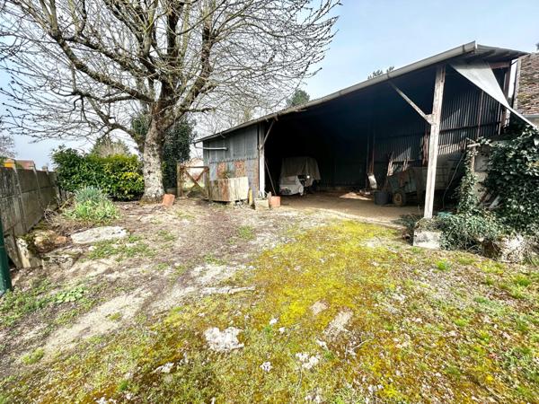 Terrain constructible de 565 m² (non viabilisé) – Entièrement clôturé