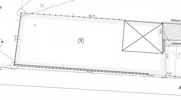 Terrain constructible de 565 m² (non viabilisé) – Entièrement clôturé