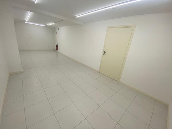 Bien rare de 139 m² dans résidence de standing ,usage professionnel ou résidentiel possible avec une terrasse de 62 m² 2 box fermés