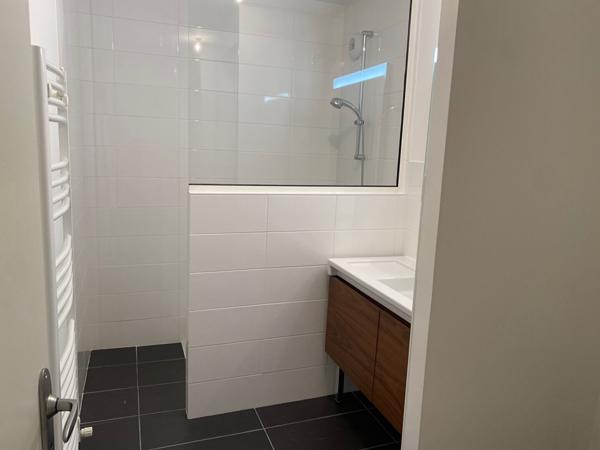 Bien rare de 139 m² dans résidence de standing ,usage professionnel ou résidentiel possible avec une terrasse de 62 m² 2 box fermés