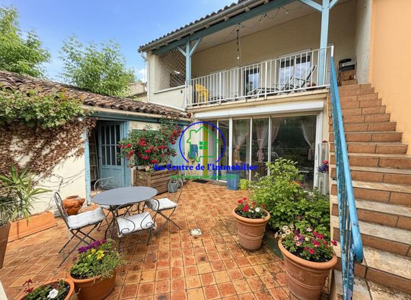 Grande maison de ville avec spacieux garage et jardin