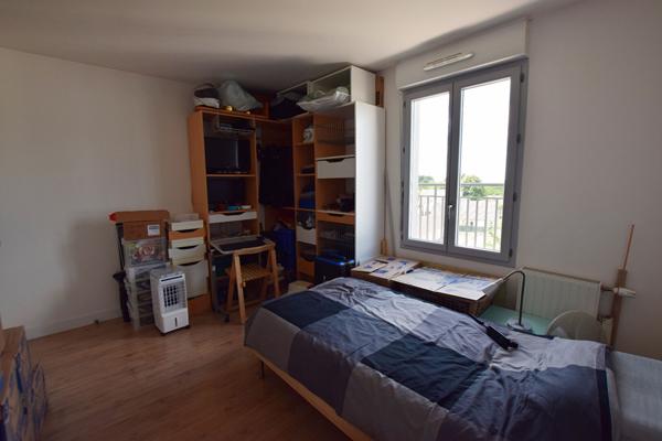 Appartement Nangis 2 pièce(s) 42.93 m2 grand balcon une place de parking
