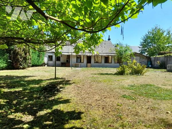 Maison individuelle sur plus de 8 ares. Beaux volumes.