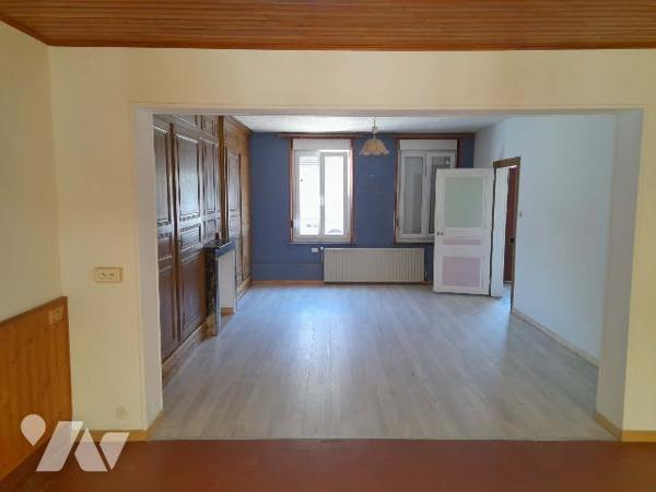 Maison individuelle sur plus de 8 ares. Beaux volumes.
