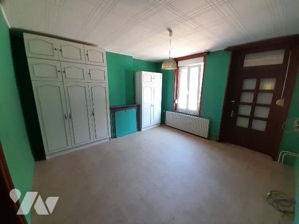 Maison individuelle sur plus de 8 ares. Beaux volumes.