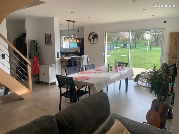 MAISON INDIVIDUEL 292600 DONT 4,5% honoraire inclus à la charge de l'acquéreur soit prix net vendeur 280000. "
