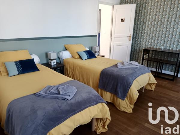 Maison à vendre 8 pièces 205 m² Saint-Sauveur-Villages