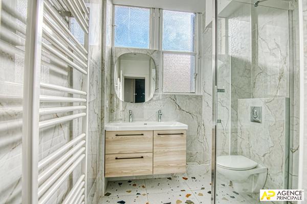 Versailles Notre-Dame Appartement 5 pièces 124m² situé au 2ème étage d'un hôtel Particulier avec cave et possibilité de stationnement €1 190 000 ** - Référence 25367