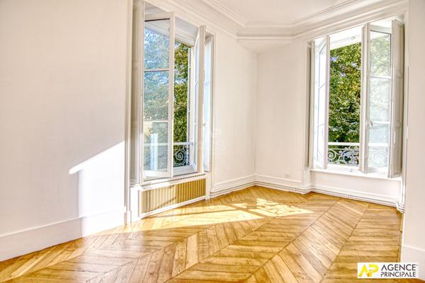 Versailles Notre-Dame Appartement 5 pièces 124m² situé au 2ème étage d'un hôtel Particulier avec cave et possibilité de stationnement €1 190 000 ** - Référence 25367