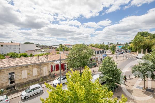 à vendre  58,30 m 2   ST MEDARD EN JALLES  - 33