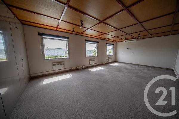 à vendre  58,30 m 2   ST MEDARD EN JALLES  - 33