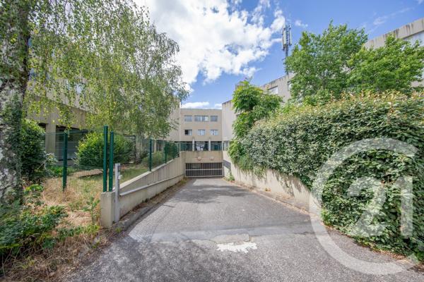 à vendre  58,30 m 2   ST MEDARD EN JALLES  - 33