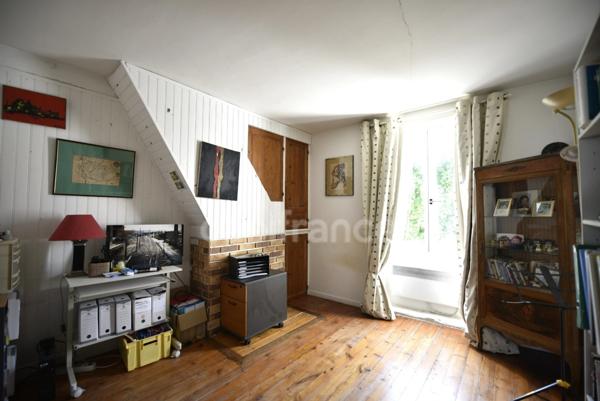 Maison en pierre pleine de charme dans un village recherché (27950)