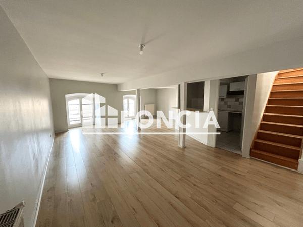Location Appartement 3 pièces 83.43 m² - 11 RUE FLOIRAC Agen 47000