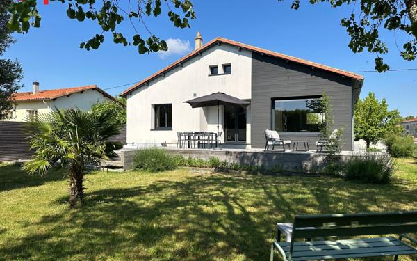 Maison à vendre    6 pièces •  Saint-Agnant