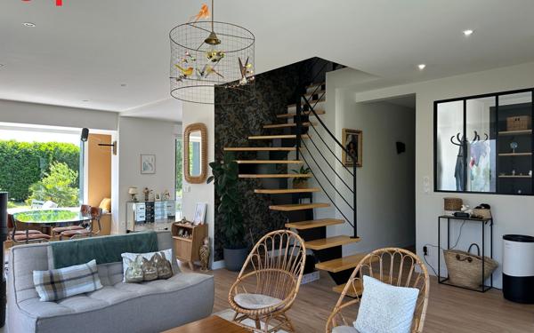 Maison à vendre    6 pièces •  Saint-Agnant