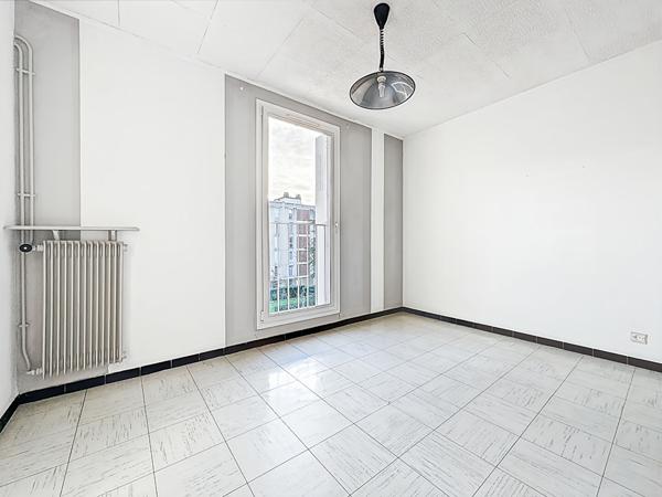 A vendre Marseille 13013 Les Olives spacieux T6 lumineux  Dernier étage Vue dégagée  Garage