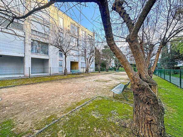 A vendre Marseille 13013 Les Olives spacieux T6 lumineux  Dernier étage Vue dégagée  Garage