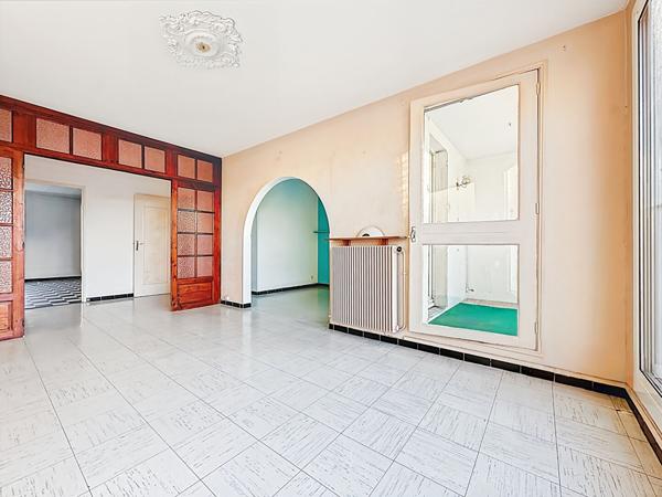 A vendre Marseille 13013 Les Olives spacieux T6 lumineux  Dernier étage Vue dégagée  Garage