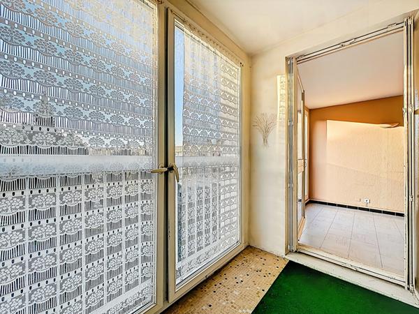 A vendre Marseille 13013 Les Olives spacieux T6 lumineux  Dernier étage Vue dégagée  Garage