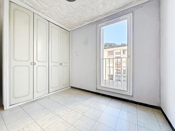 A vendre Marseille 13013 Les Olives spacieux T6 lumineux  Dernier étage Vue dégagée  Garage