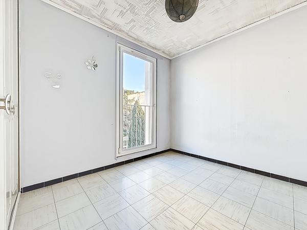 A vendre Marseille 13013 Les Olives spacieux T6 lumineux  Dernier étage Vue dégagée  Garage
