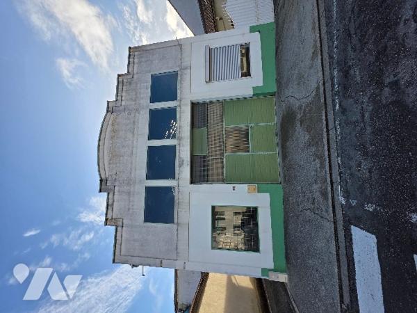 A vendre bâtiment professionnelle d'environ 300m²