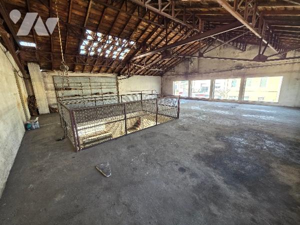 A vendre bâtiment professionnelle d'environ 300m²