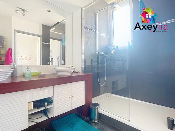 Roanne (42300) A VENDRE - ROANNE CENTRE - APPARTEMENT T5 ENTIÈREMENT RÉNOVÉ AVEC 3 CHAMBRES, PARKING, GARAGE, GRENIER ET CAVE