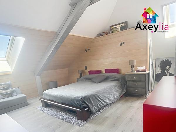 Roanne (42300) A VENDRE - ROANNE CENTRE - APPARTEMENT T5 ENTIÈREMENT RÉNOVÉ AVEC 3 CHAMBRES, PARKING, GARAGE, GRENIER ET CAVE