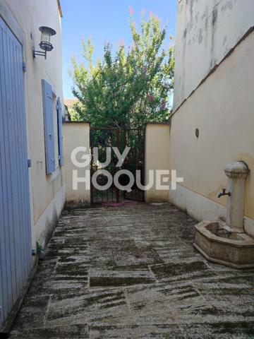 Maison de Village type 7 de 158 m² avec piscine, cour intérieure et terrasse