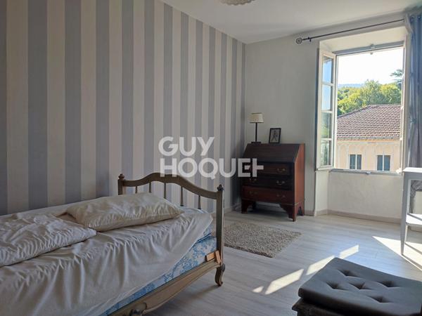 Maison de Village type 7 de 158 m² avec piscine, cour intérieure et terrasse