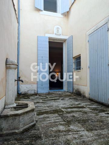 Maison de Village type 7 de 158 m² avec piscine, cour intérieure et terrasse