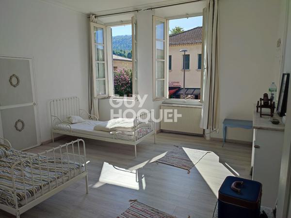 Maison de Village type 7 de 158 m² avec piscine, cour intérieure et terrasse