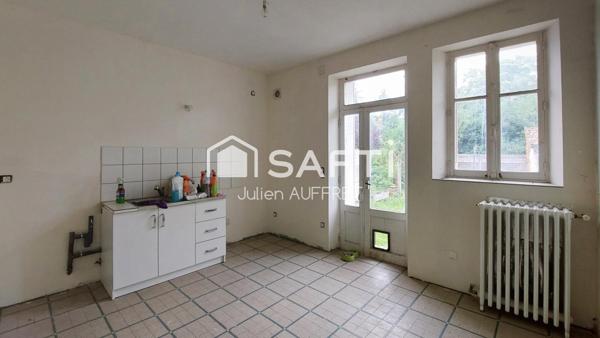 Centre ville de Cosne dans rue peu passante