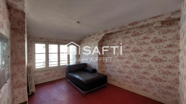 Centre ville de Cosne dans rue peu passante