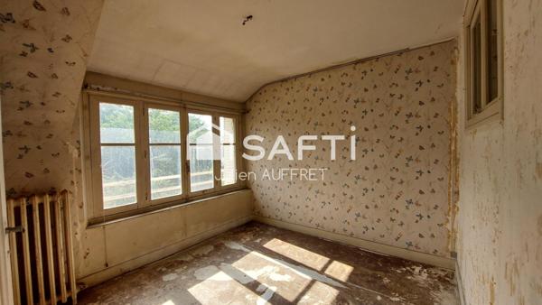 Centre ville de Cosne dans rue peu passante