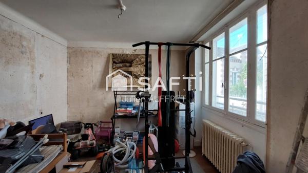 Centre ville de Cosne dans rue peu passante