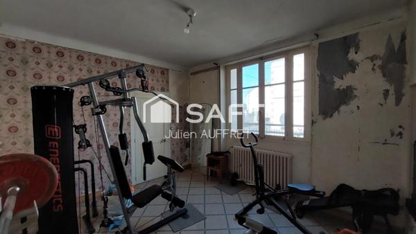 Centre ville de Cosne dans rue peu passante