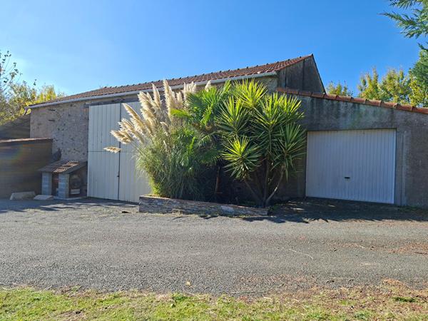 Maison + dépendances ST PERE EN RETZ
