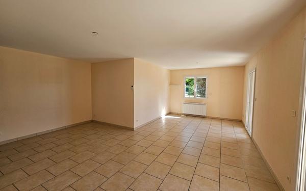 Maison à vendre    3 pièces •  Saint-Sernin